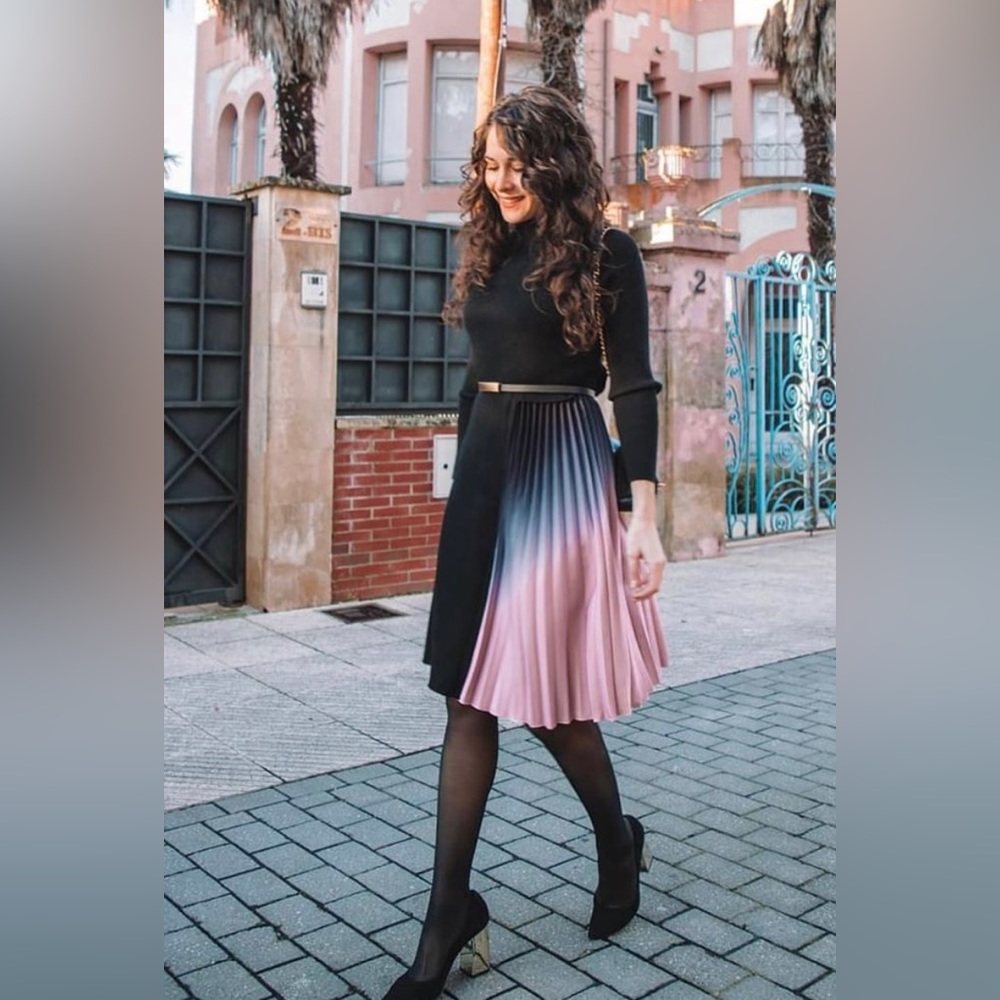 GRADIENT PLEATED SPLICING BELTED KNIT DRESS IN BLACK